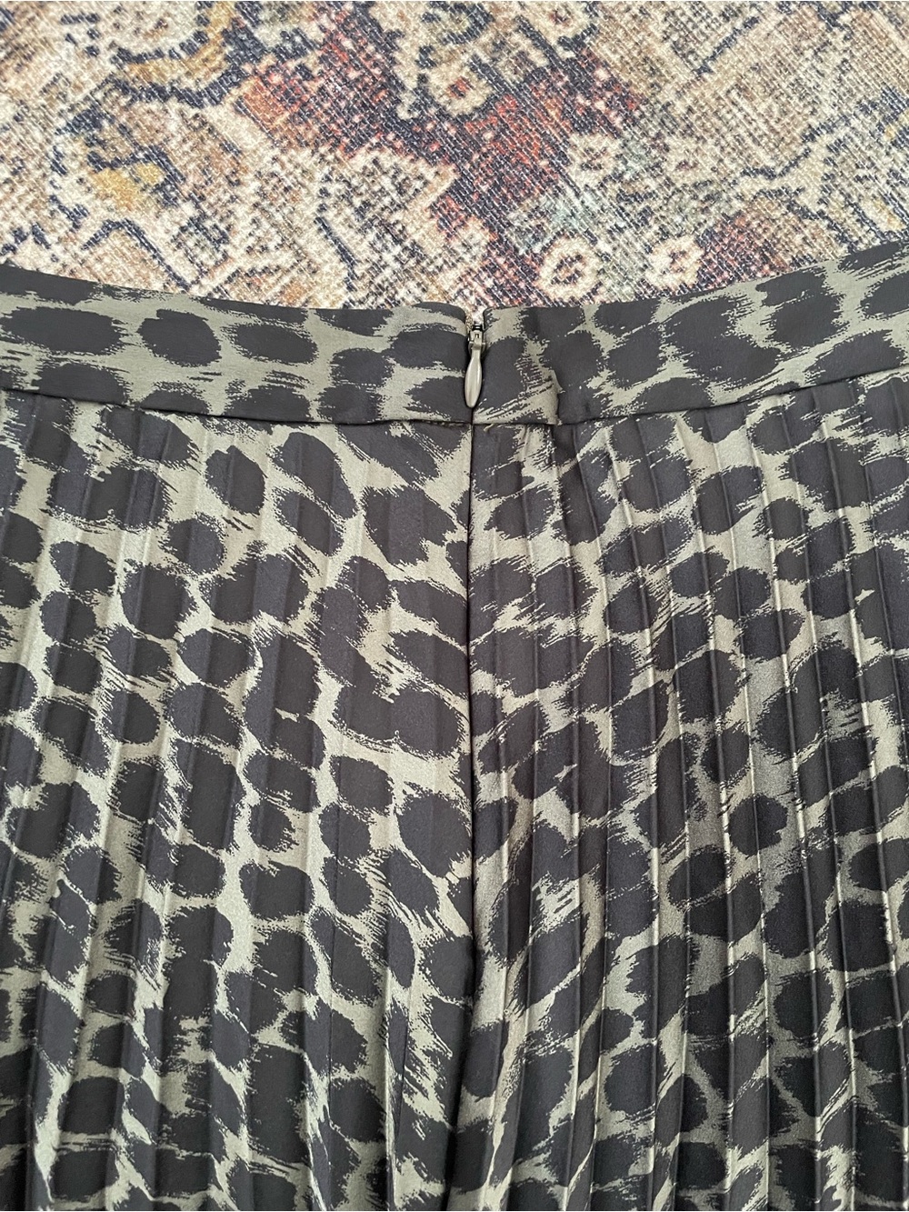 Banana Republic Olive Green and Black Pleated Midi Skirt - Picture 3 of 4
